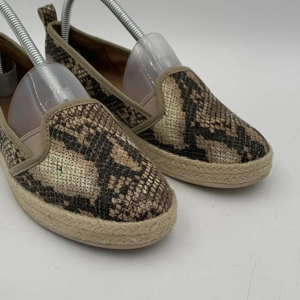 Clarks Snakeskin Espadrille Flats Size 8 Slip On Comfort Neutral Python Print